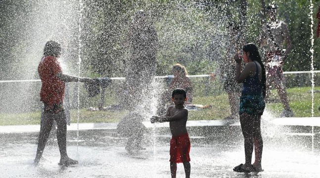 Várias regiões da Europa enfrentam onda de calor anormalNos últimos dias, a Europa vem enfrentando temperaturas anormalmente altas, com diversas regiões registrando recordes históricos para esta época do ano. 