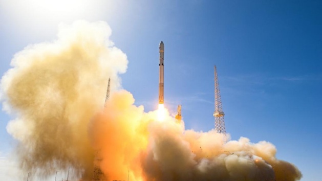 Foguete Longa Marcha-12B da China realiza com sucesso seu voo inaugural