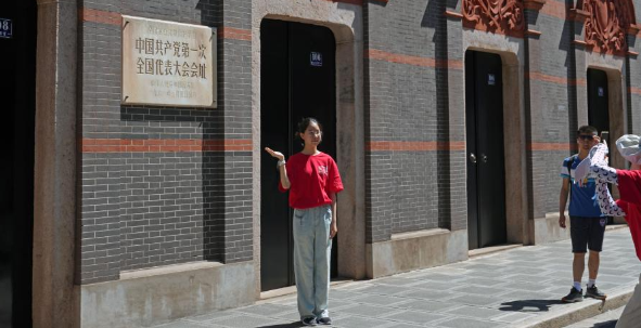 Salão memorial do PCCh atrai número recorde de visitantes internacionaisO Salão Memorial do Primeiro Congresso Nacional do Partido Comunista da China, em Shanghai, recebeu cerca de 100 mil visitantes estrangeiros no ano passado.