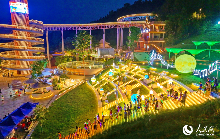 Corrida noturna de verão se populariza em Jiangxi, leste da China