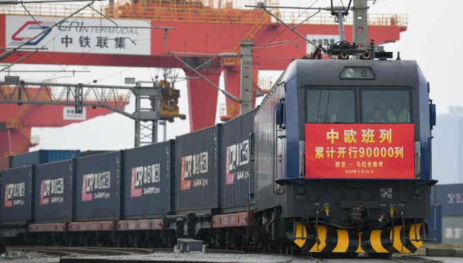Relações comerciais sino-europeias se beneficiam do diálogoA China e a União Europeia desfrutam de uma relação econômica profundamente interligada, com cadeias de suprimentos em energia verde, produtos farmacêuticos e manufatura de alta tecnologia fortemente conectadas.