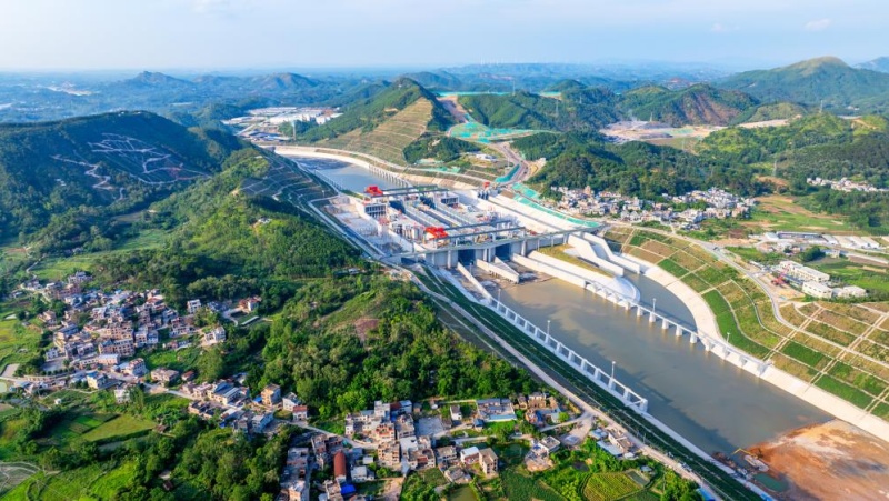Primeiro canal fluvial-marítimo da China entra em fase crucial de testesO Canal de Pinglu é o primeiro projeto de canal coordenado nacionalmente a conectar rios e o mar desde a fundação do país.