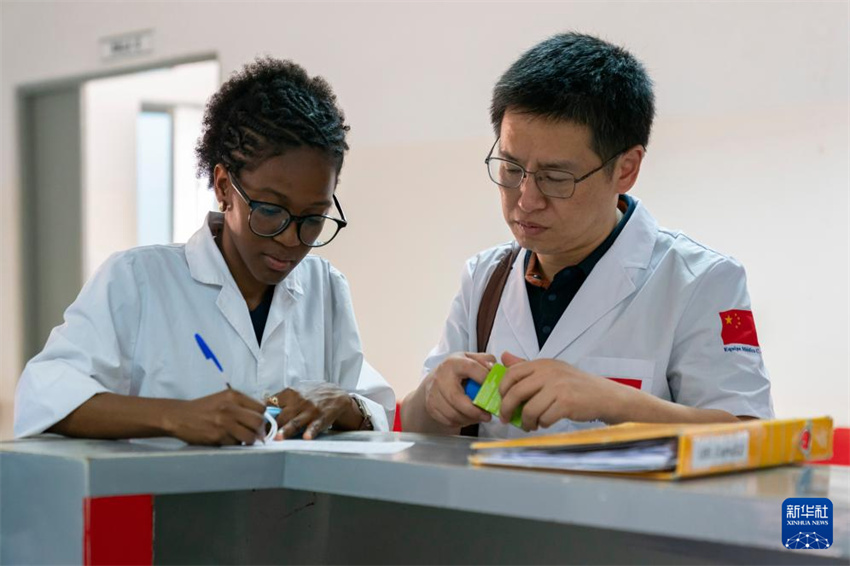 50 anos depois, China e Cabo Verde reforçam cooperação em saúde e educação