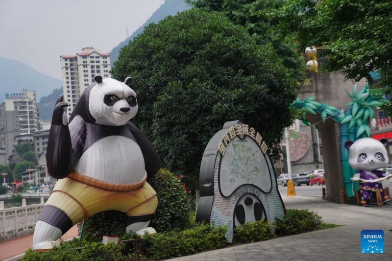 Galeria: cidade antiga com temática de panda-gigante em Sichuan