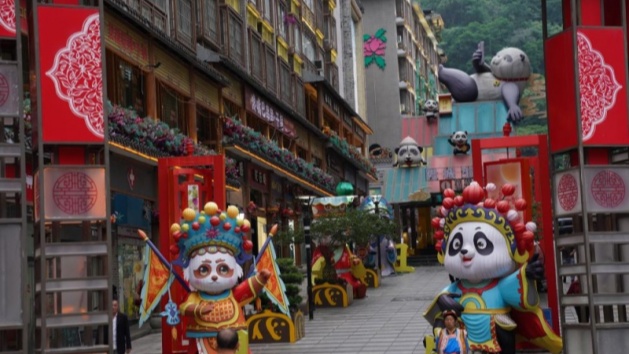 Galeria: cidade antiga com temática de panda-gigante em Sichuan