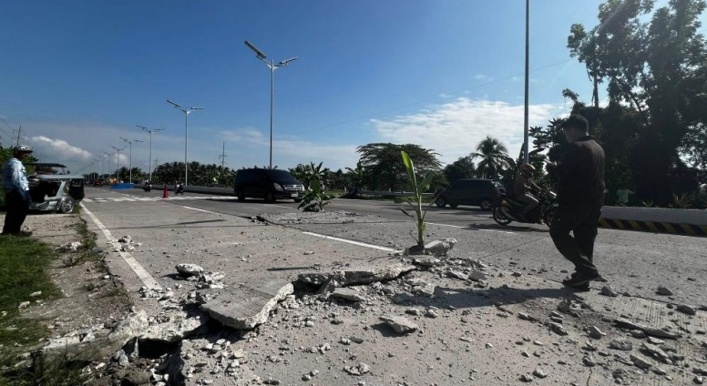 Oito mortos após forte terremoto no sul das Filipinas Oito pessoas morreram após um terremoto de magnitude 7,8 atingir o sul das Filipinas na segunda-feira (8), de acordo com o Conselho Nacional de Redução e Gestão de Riscos de Desastres do país.