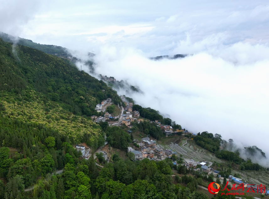 Galeria: beleza das aldeias hani e dos terraços agrícolas em Yunnan após queda da chuva