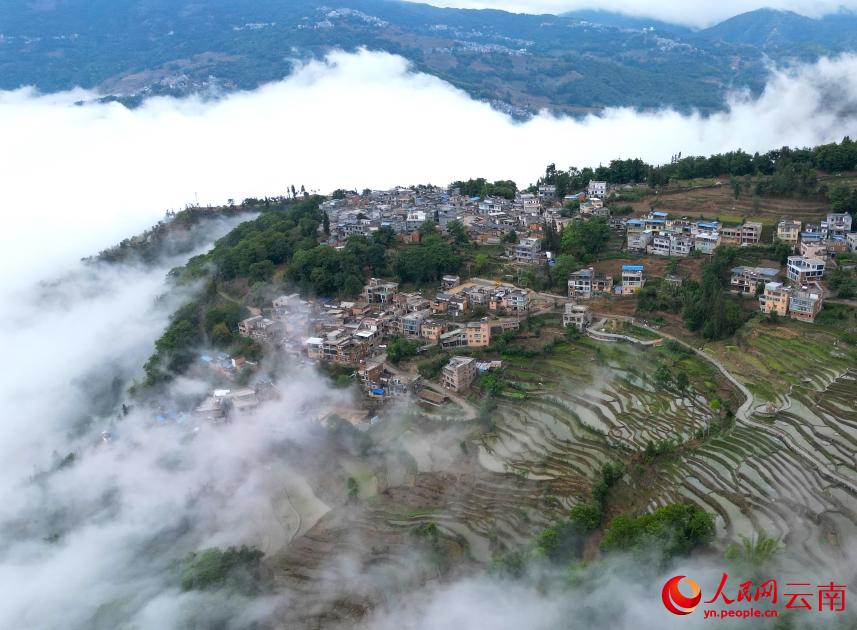 Galeria: beleza das aldeias hani e dos terraços agrícolas em Yunnan após queda da chuva