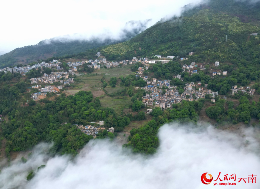 Galeria: beleza das aldeias hani e dos terraços agrícolas em Yunnan após queda da chuva