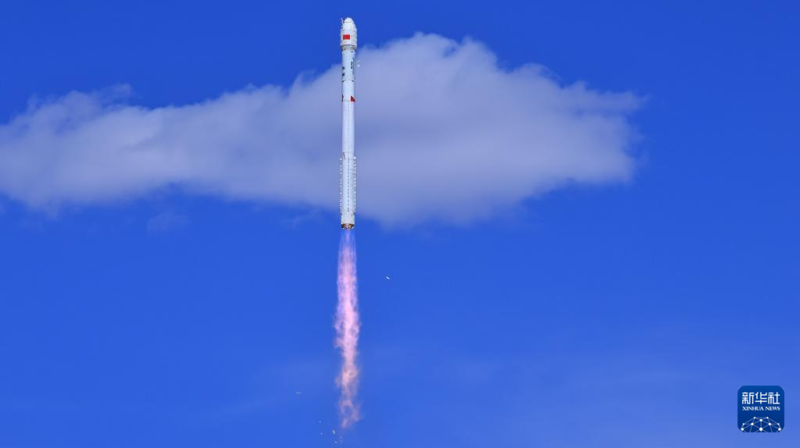 Foguete transportador chinês Zhuque-2E Y6 envia dois novos satélites ao espaço