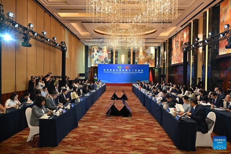China promete aprofundar cooperação prática financeira e econômica com Brasil