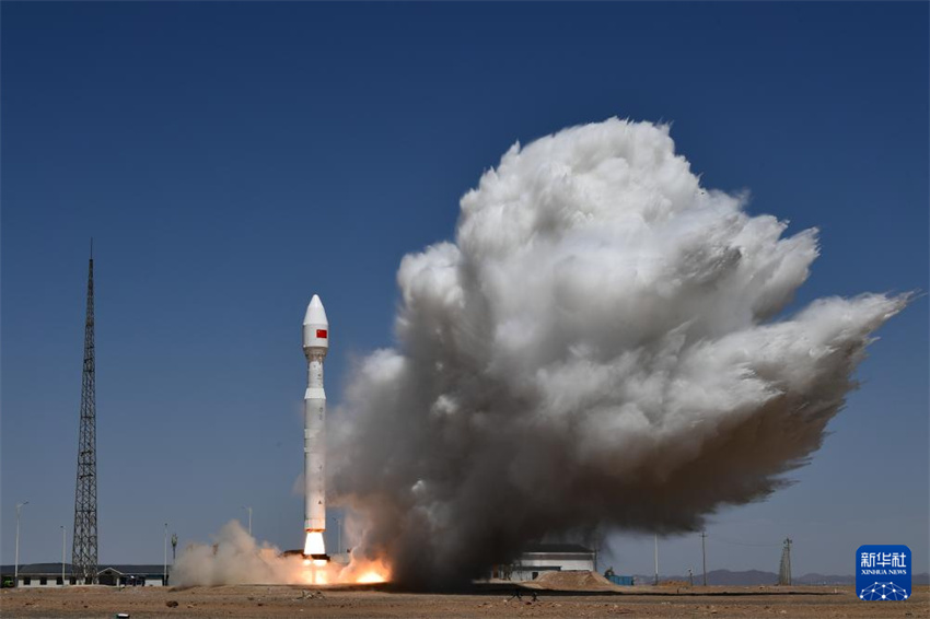 Foquete chinês coloca 8 satélites em órbita