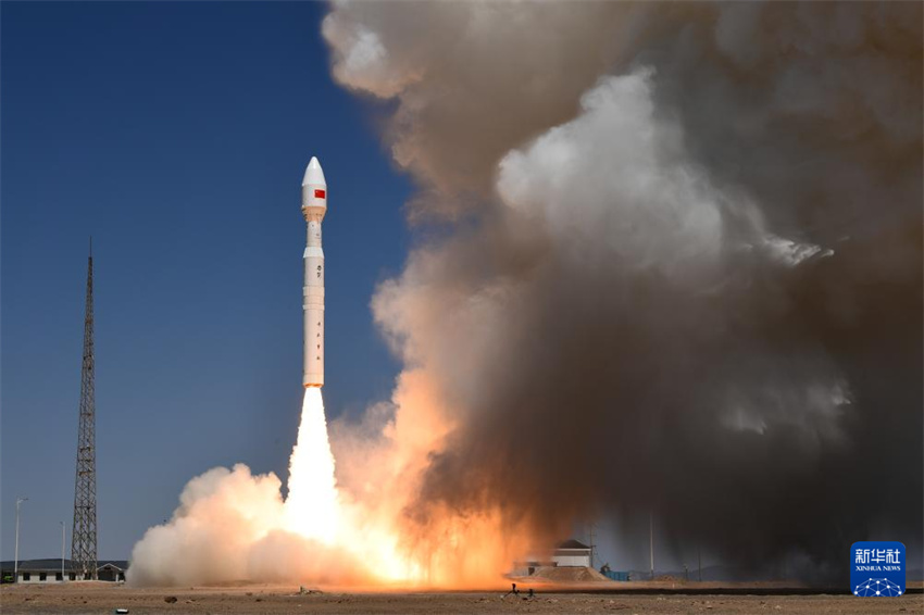 Foquete chinês coloca 8 satélites em órbita