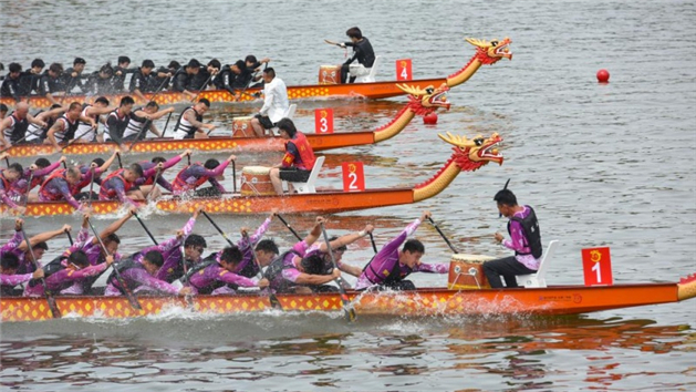 Várias atividades temáticas de barcos-dragão realizadas na China