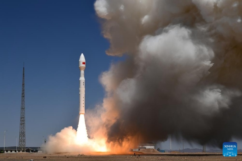 Foguete chinês coloca 8 satélites em órbita