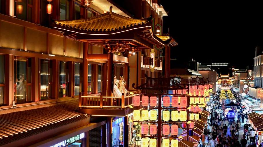 Festividades tradicionais e esportes impulsionam viagens de férias Uma mistura singular de tradição, união familiar e energia jovem deve impulsionar o mercado turístico da China durante o feriado do Festival do Barco do Dragão, segundo fontes do setor de viagens.