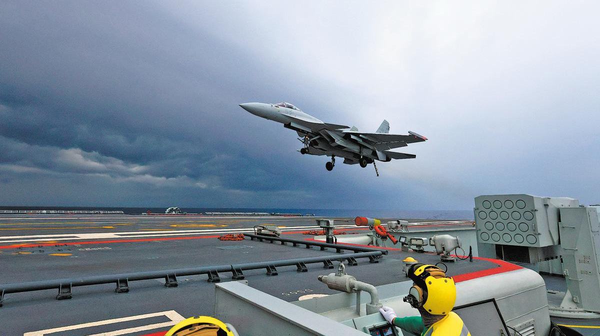 Força-tarefa do porta-aviões Liaoning da China conclui treinamento de combate em alto mar Uma força-tarefa do porta-aviões chinês Liaoning concluiu seu treinamento de combate em alto mar e retornou em segurança ao seu porto-base na segunda-feira, informou a Marinha chinesa.