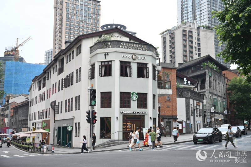 Chongqing transforma falésias, ruas históricas e cavernas em nova atração urbana