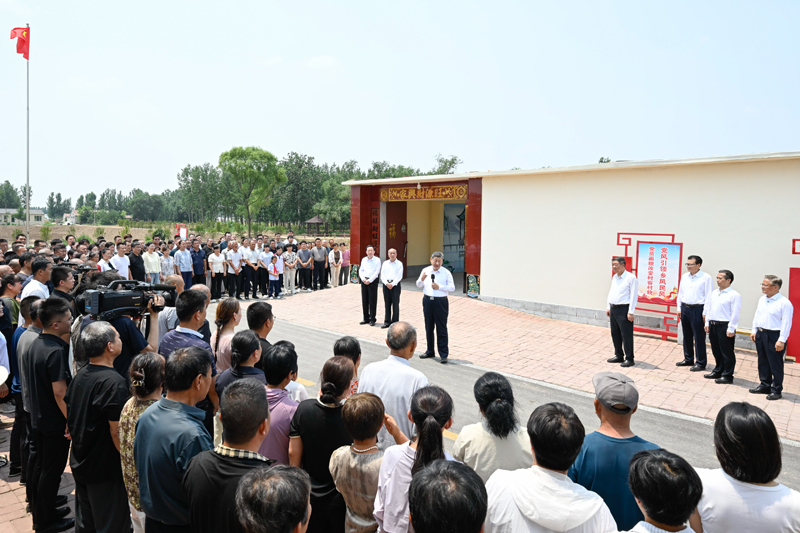 Xi Jinping pede medidas sólidas para modernizar agricultura e áreas rurais