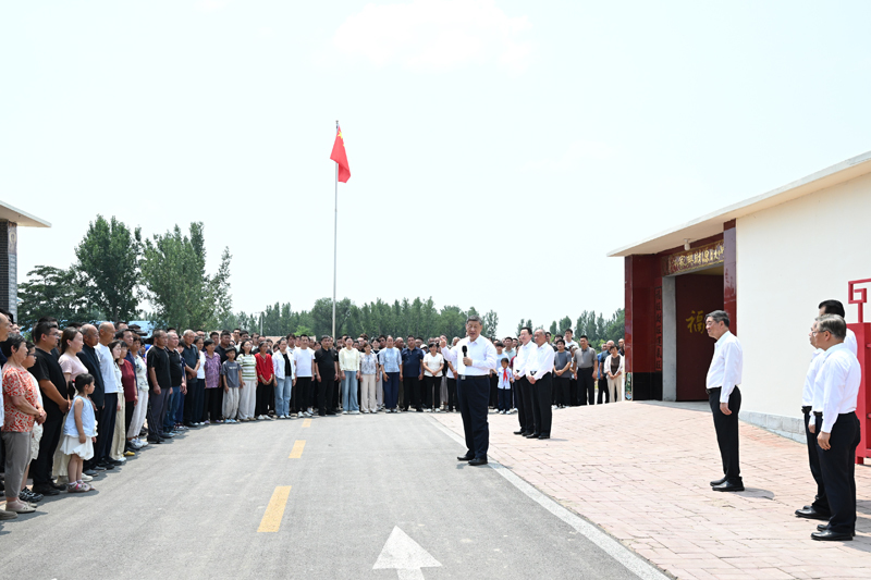 Xi Jinping pede medidas sólidas para modernizar agricultura e áreas rurais