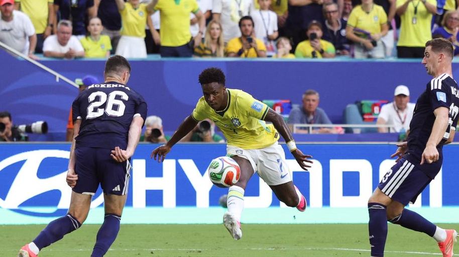 Copa do Mundo: Brasil em primeiro lugar no grupo C garante vaga para o mata-mataA Seleção Brasileira garantiu o primeiro lugar no Grupo C da Copa do Mundo, ao vencer a Escócia por 3 a 0 em Miami, na quarta-feira (horário local).