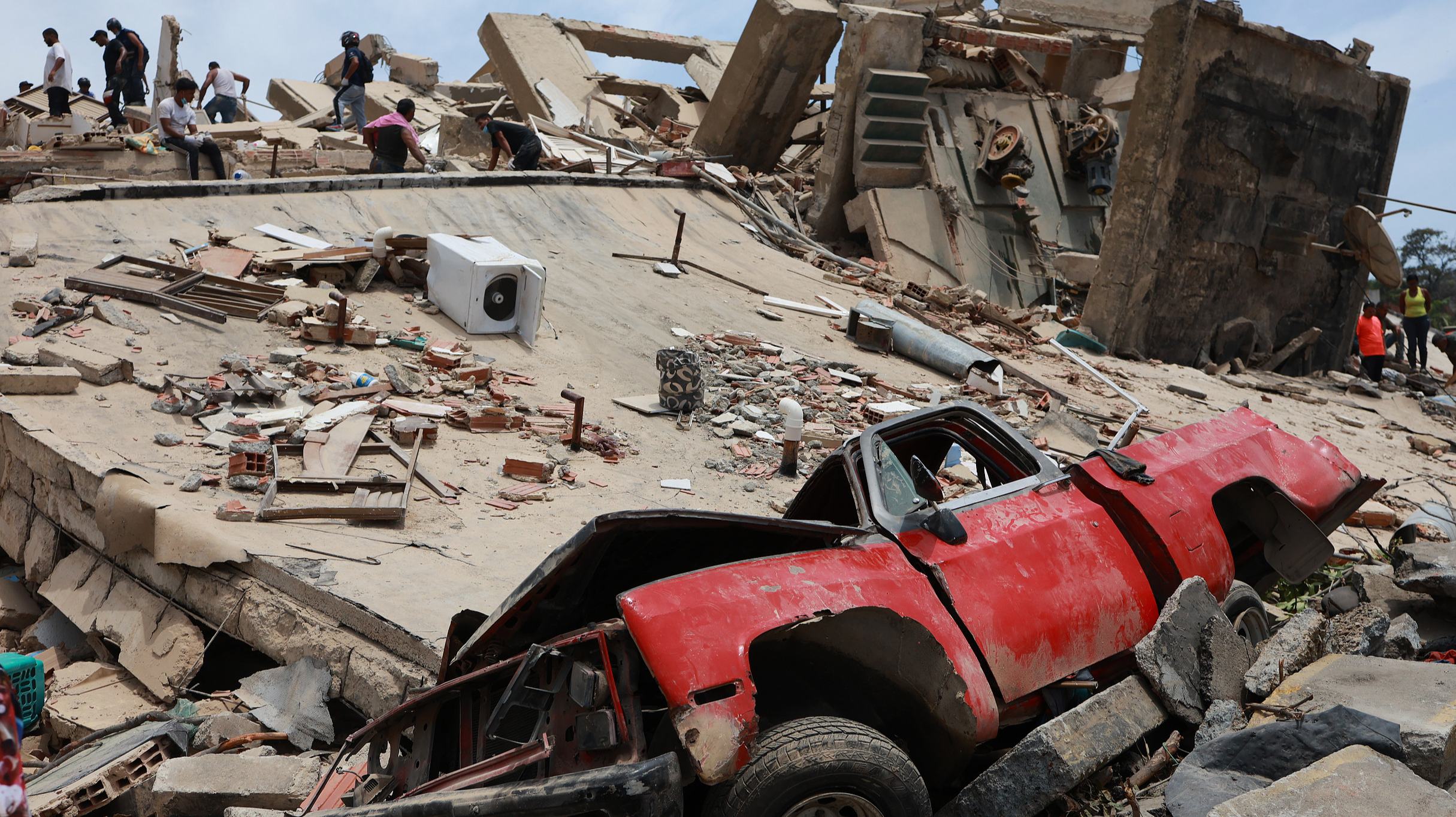 Dois cidadãos chineses com morte confirmada após terremotos na VenezuelaDois cidadãos chineses tiveram suas mortes confirmadas nos terremotos de 24 de junho na Venezuela, informou a Embaixada da China no país.