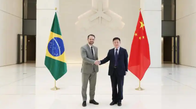 Brasil pretende captar até 5 bilhões de yuans com emissão de panda bonds O Brasil deu início formalmente, na quinta-feira, aos planos para emitir seus primeiros panda bonds soberanos.