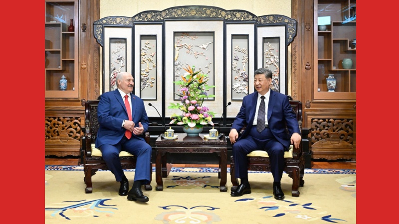 Xi Jinping reúne-se com presidente de Belarus