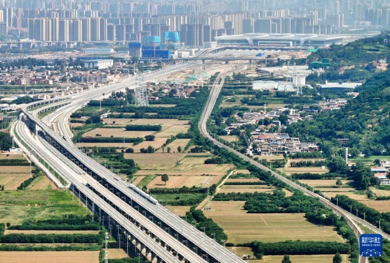 Ferrovia de alta velocidade Xi'an-Shiyan entra em operação