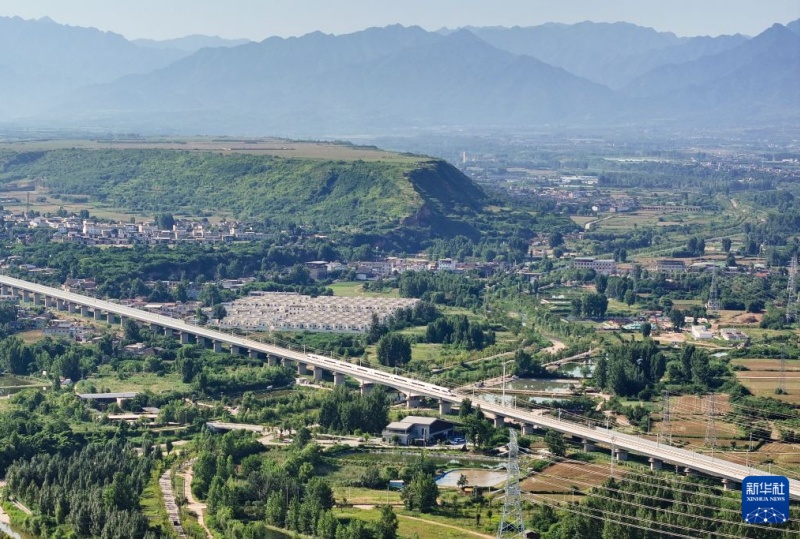 Ferrovia de alta velocidade Xi'an-Shiyan entra em operação