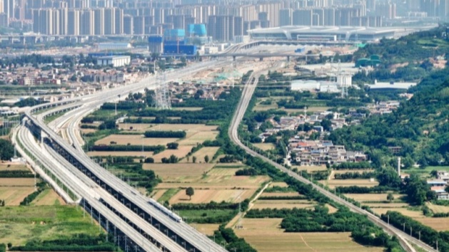Ferrovia de alta velocidade Xi'an-Shiyan entra em operação