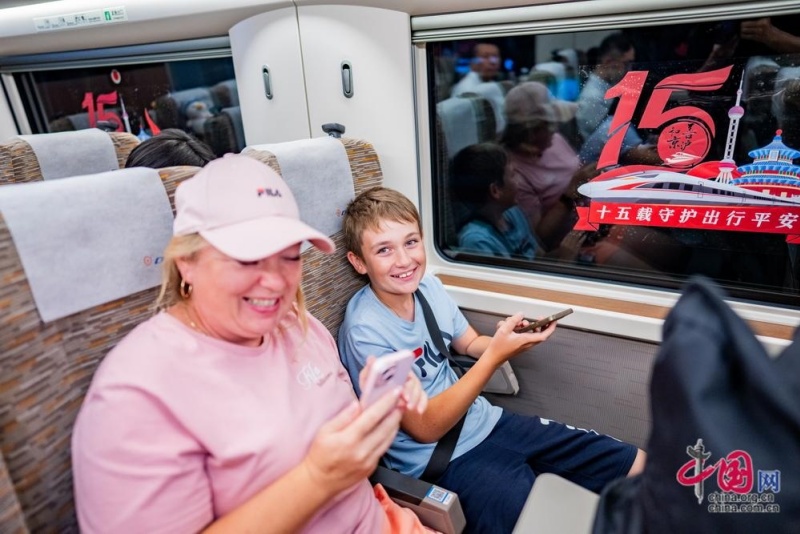 Ferrovia de alta velocidade Beijing-Shanghai serve a mais de 2,3 bilhões de viagens de passageiros em 15 anos