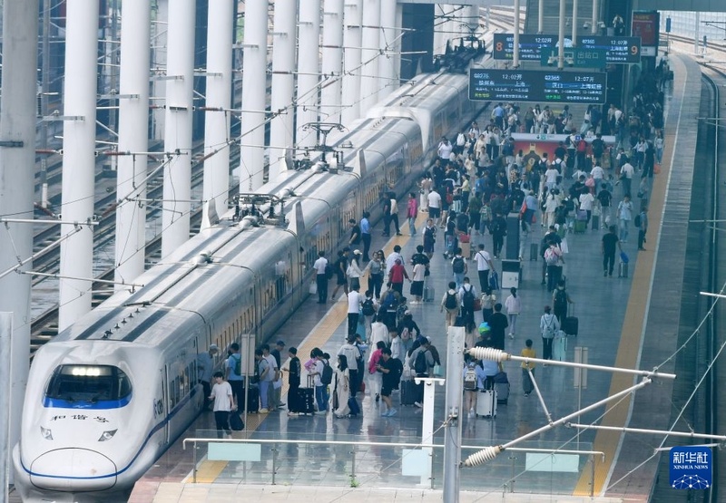 China inicia alta temporada de transporte ferroviário de passageiros no verão