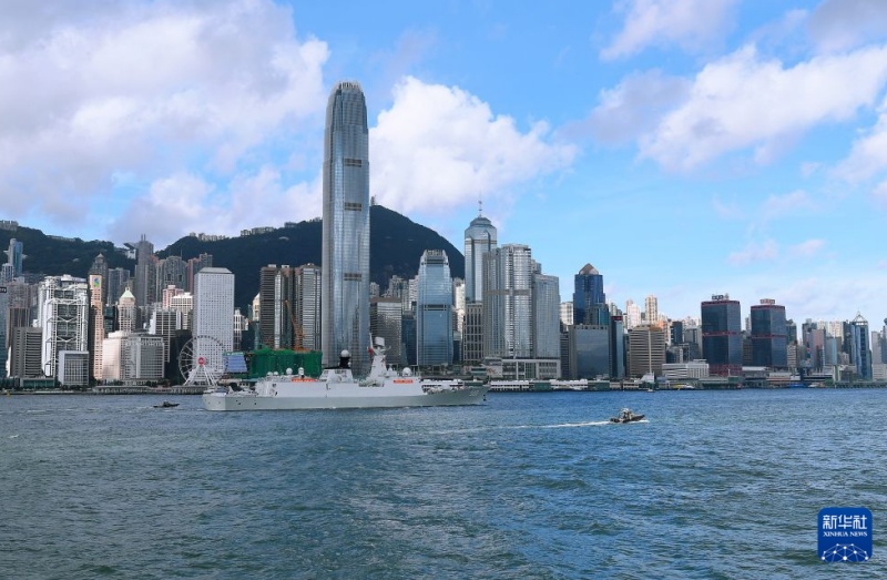 Esquadra da Marinha chinesa chega a Hong Kong para celebrações do 29º aniversário do retorno da RAEHK à pátria