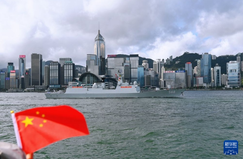Esquadra da Marinha chinesa chega a Hong Kong para celebrações do 29º aniversário do retorno da RAEHK à pátria