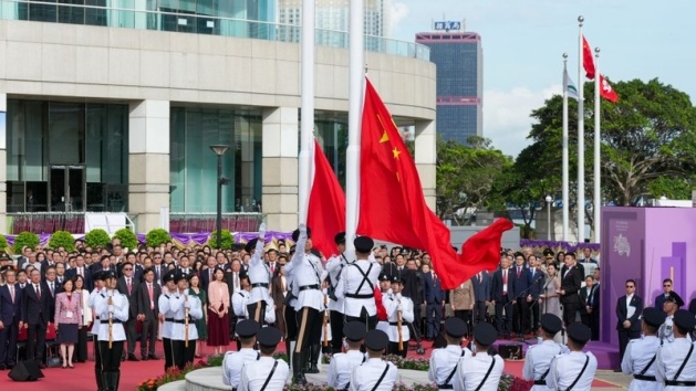 RAEHK realiza cerimônia de hasteamento da bandeira para celebrar 29º aniversário do retorno à China