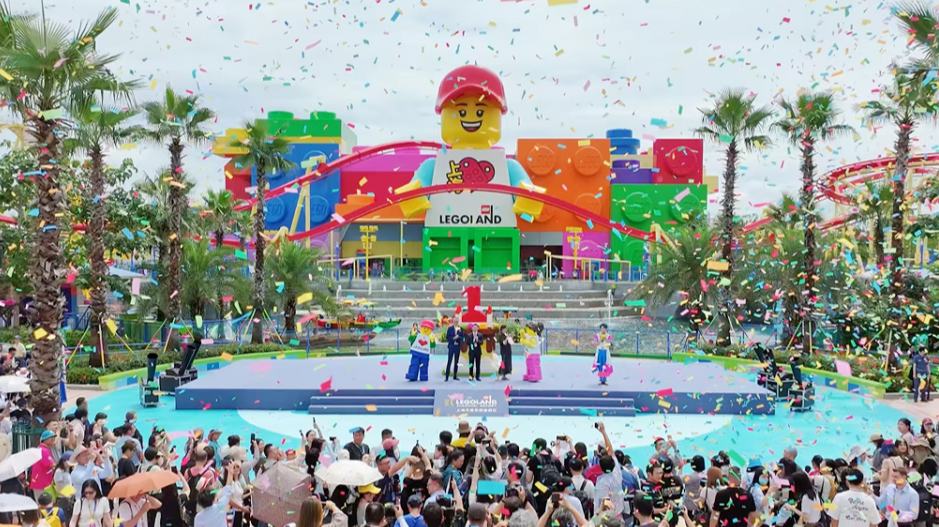 LEGOLAND Shanghai torna-se o resort LEGOLAND mais rápido do mundo a alcançar 2 milhões de visitantesO LEGOLAND Shanghai, o primeiro resort LEGOLAND da China, anunciou que se tornou o resort LEGOLAND mais rápido do mundo a alcançar mais de 2 milhões de visitantes.