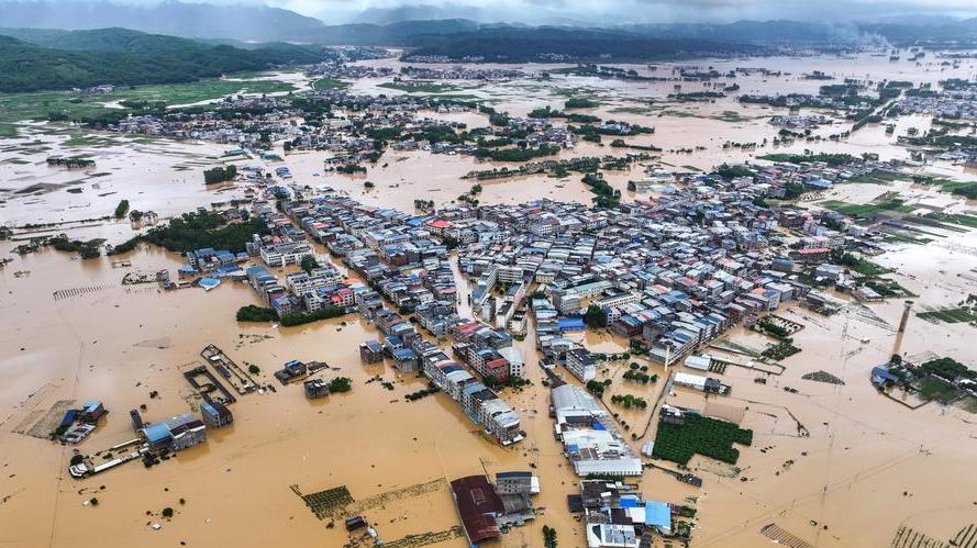 China eleva resposta a emergências de inundação em Guangxi para o Nível IIA medida foi tomada após relatos de condições perigosas em vários reservatórios em meio às chuvas torrenciais trazidas pelo tufão Maysak.