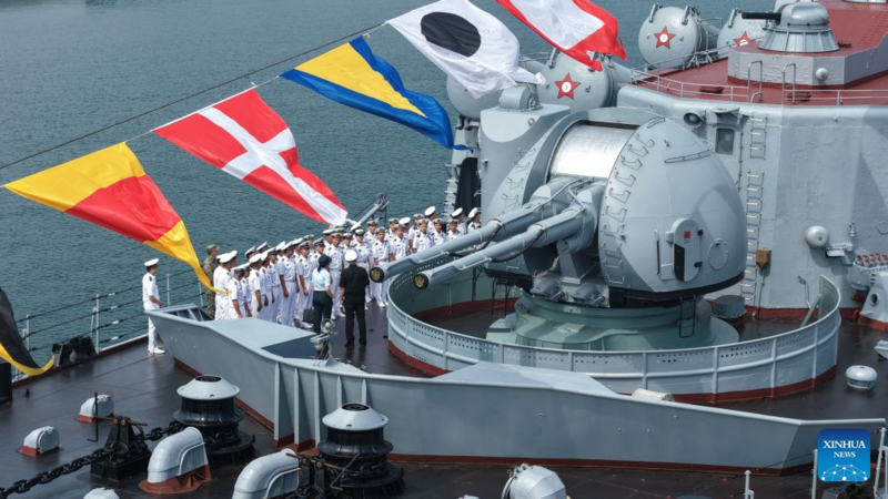 China e Rússia conduzem exercícios marítimos com força e fogo reais