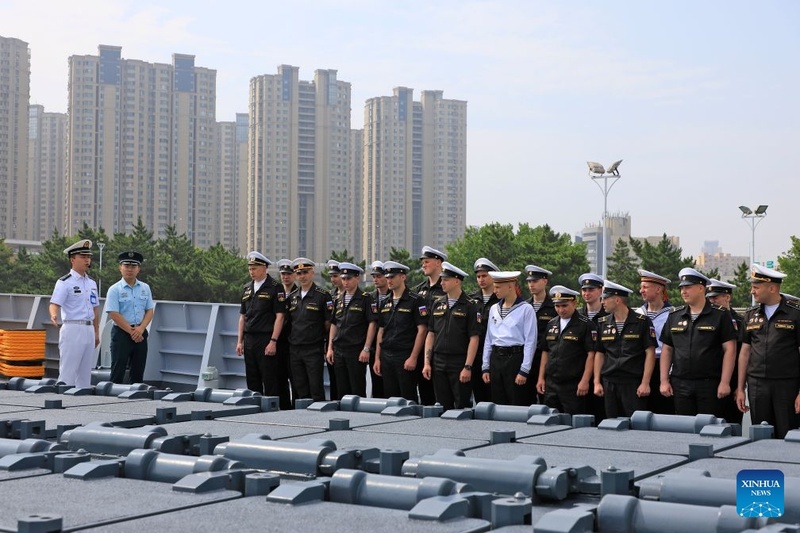 China e Rússia conduzem exercícios marítimos com força e fogo reais