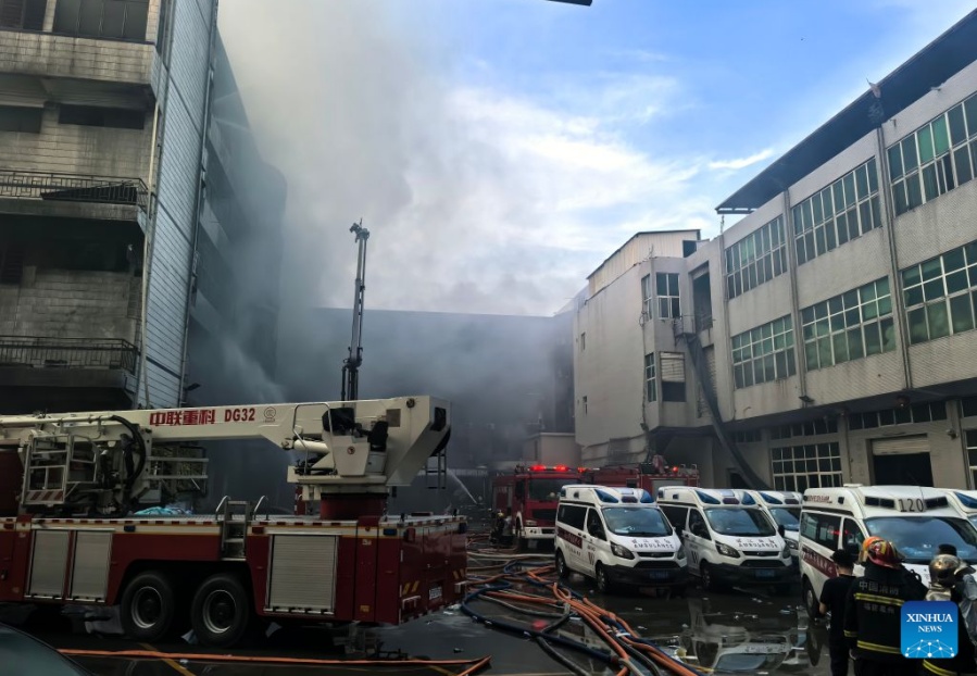 28 mortos em incêndio em fábrica de calçados no leste da China