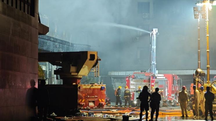 28 mortos em incêndio em fábrica de calçados no leste da China Vinte e oito pessoas morreram em um incêndio em uma fábrica de calçados na cidade de Jinjiang, província de Fujian, leste da China, na quinta-feira, de acordo com as autoridades locais.