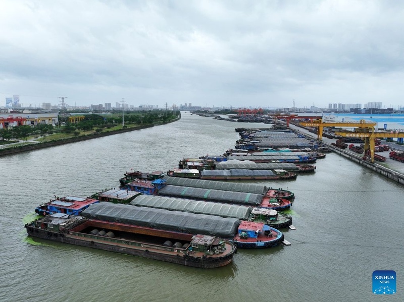 China intensifica controle de enchentes e esforços de socorro enquanto Tufão Bavi avança para o interior