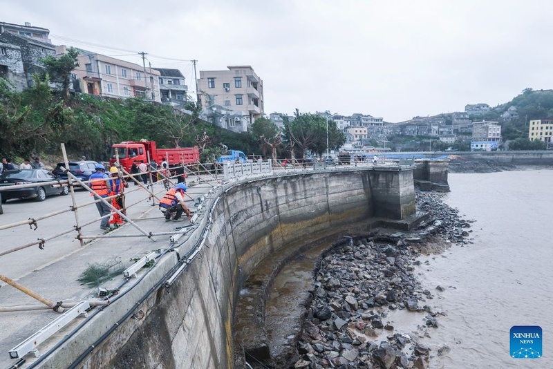 China intensifica controle de enchentes e esforços de socorro enquanto Tufão Bavi avança para o interior