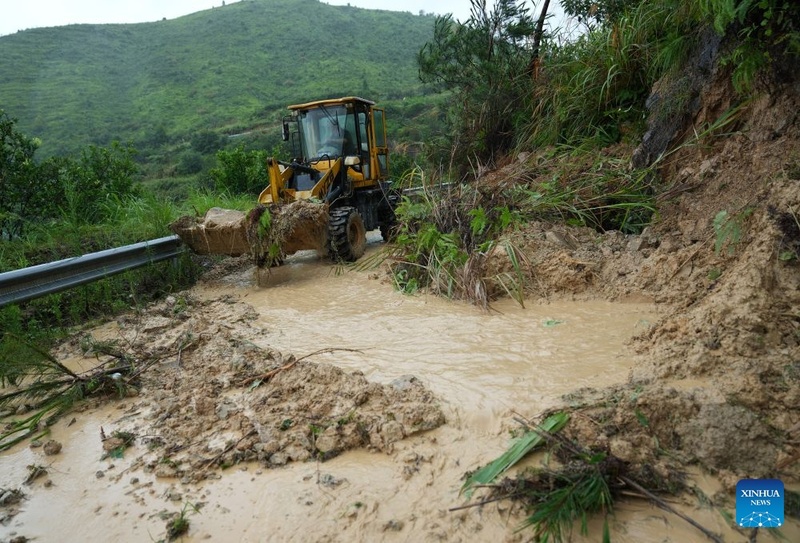 China intensifica controle de enchentes e esforços de socorro enquanto Tufão Bavi avança para o interior