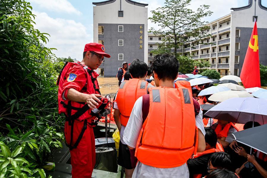 Esforços de resgate e assistência em andamento em áreas de Guangxi atingidas por inundações