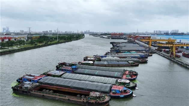 China intensifica controle de enchentes e esforços de socorro enquanto Tufão Bavi avança para o interior