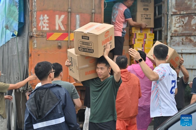 China envia suprimentos e especialistas para apoiar recuperação após inundações em Guangxi, sul da China