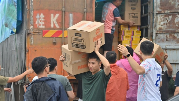 China envia suprimentos e especialistas para apoiar recuperação após inundações em Guangxi, sul da China