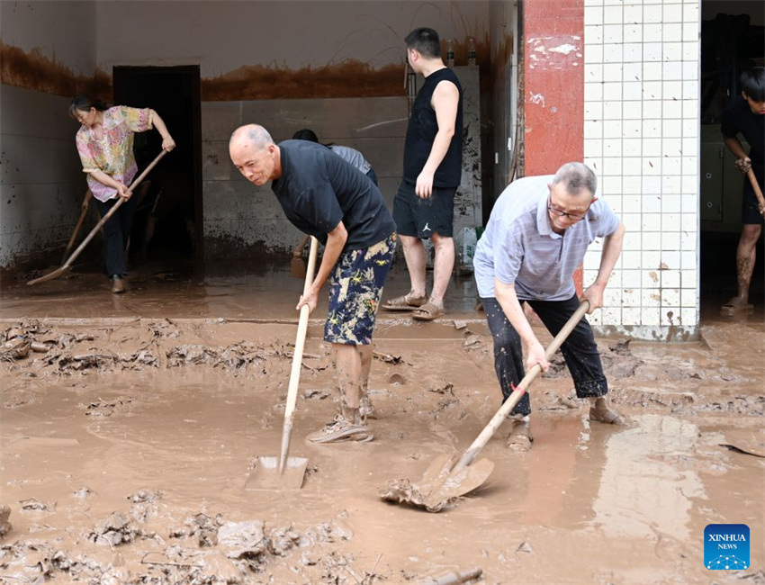 Esforços de resgate em andamento em áreas atingidas por inundações na China